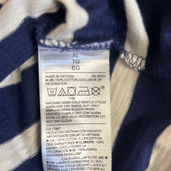 Old‎ Navy top - Picture 5 of 6